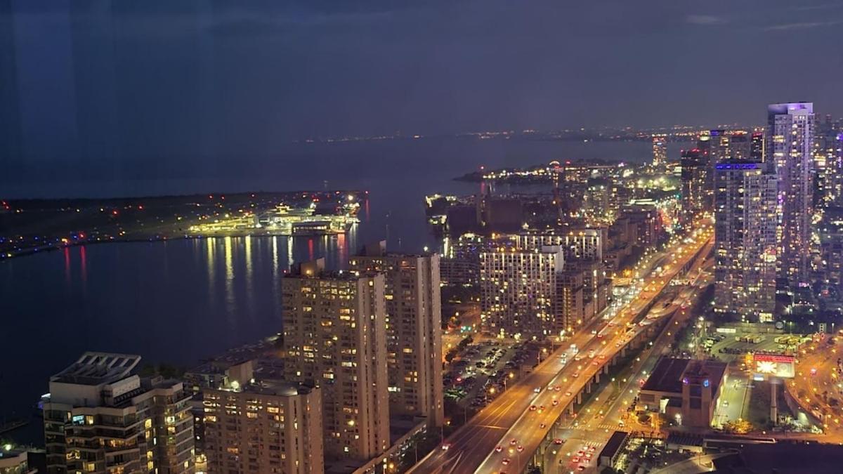 Апартаменты Magnificient View Next Cn Tower/Rogers/Union/Mtcc Торонто Экстерьер фото